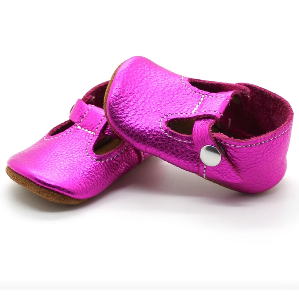 Mon Petit | soft sole t strap holographic pink | Size 5